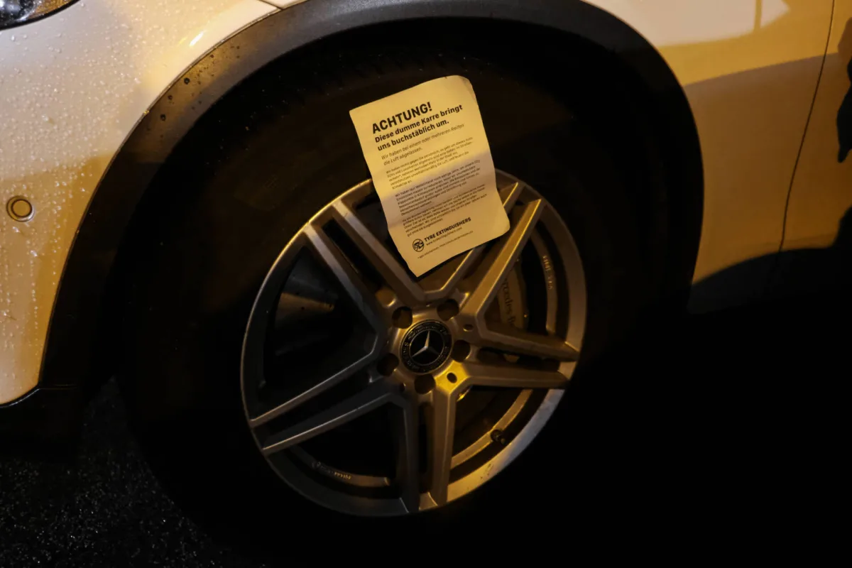 Як активісти борються проти паркування позашляховиків у Берліні 2026